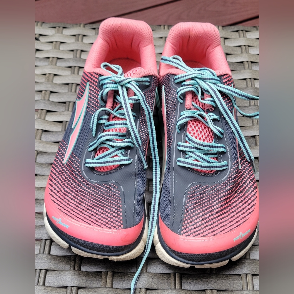 Altra women's sneakers size US 7 color coral/black